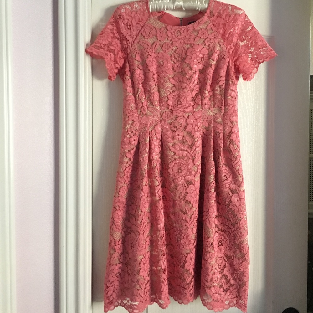 Gorgeous Vince Camuto lace dress size 4